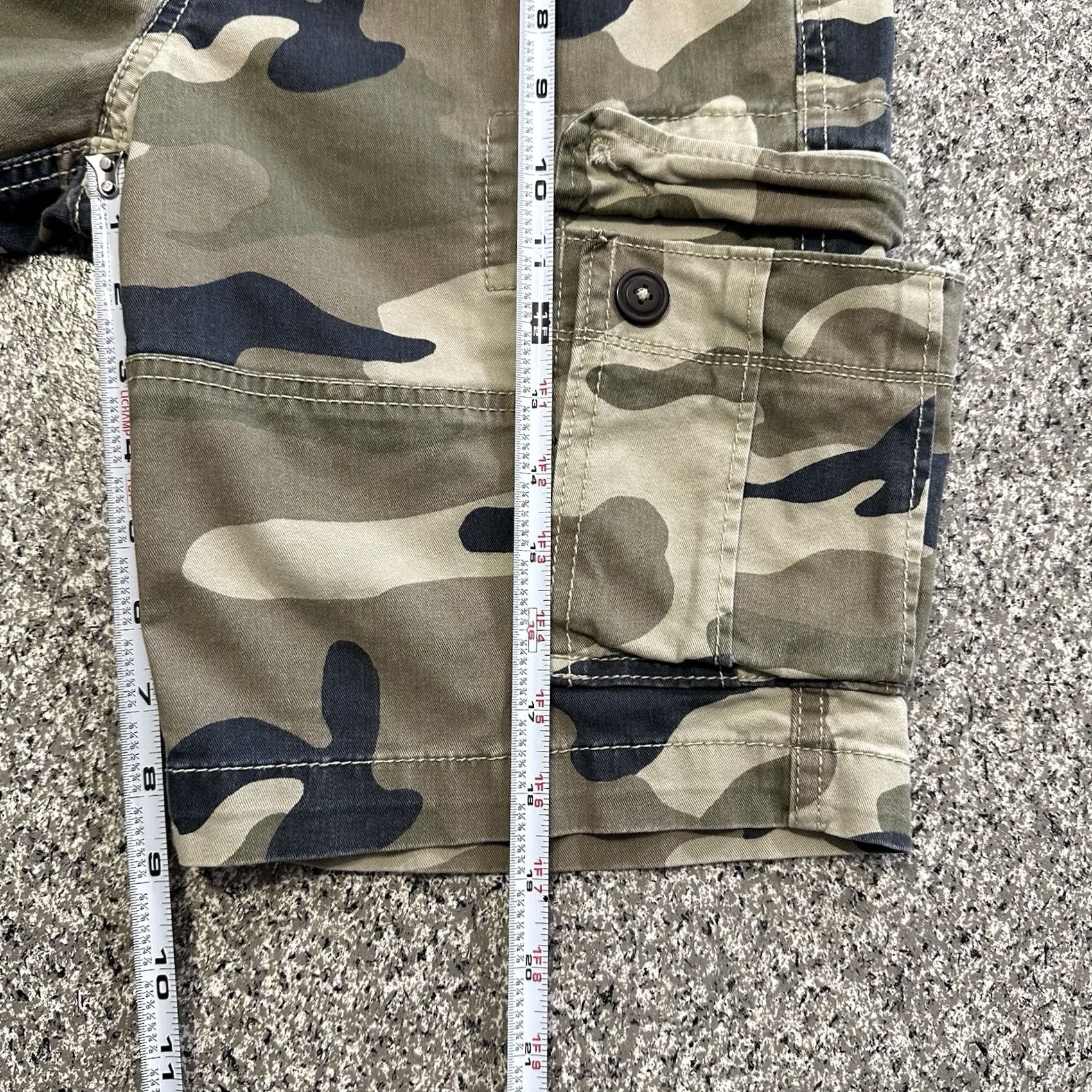 Vintage VINTAGE Aeropostale Cargo Shorts Mens 27 Army Camo Cotton 9” Cotton Stretch Beige Army Mens Size US 27 - 7 Thumbnail