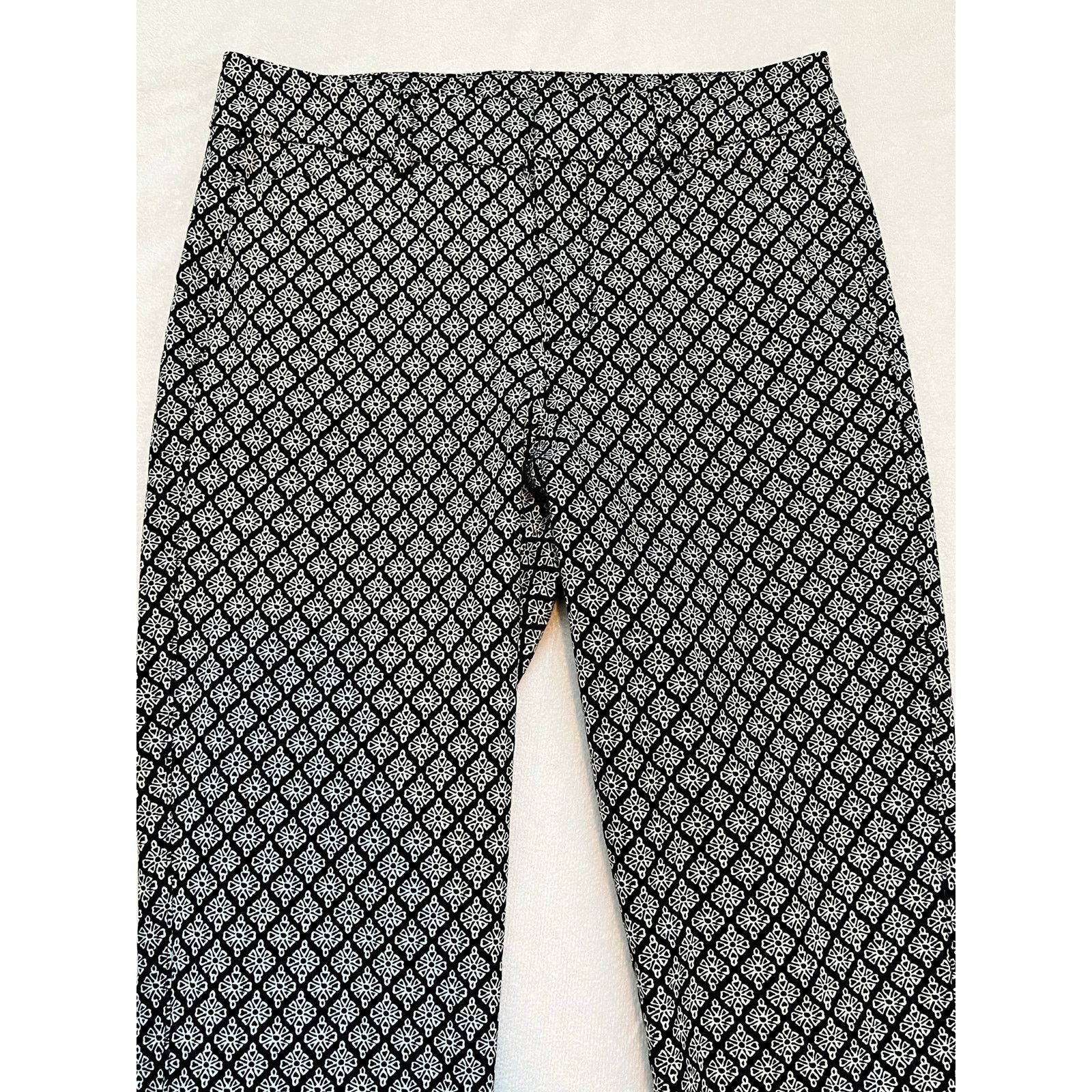 Old Navy Old Navy Pixie High Rise Straight Leg Pants Size 4 Size 27" / US 4 / IT 40 - 3 Thumbnail