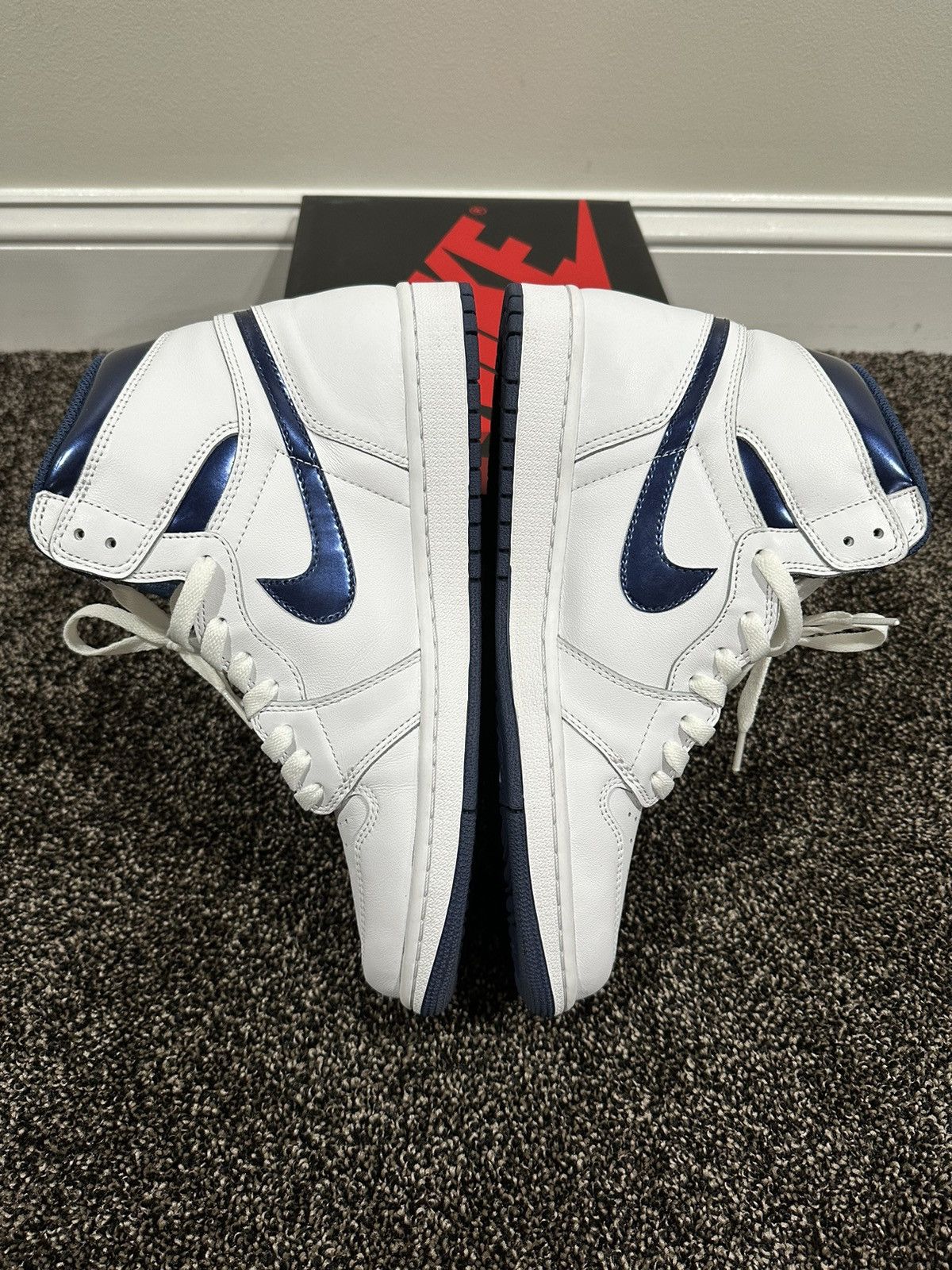 Jordan Brand × Nike Air Jordan Retro 1 High OG Metallic Navy White Sneakers Size US 11 / EU 44 - 6 Thumbnail