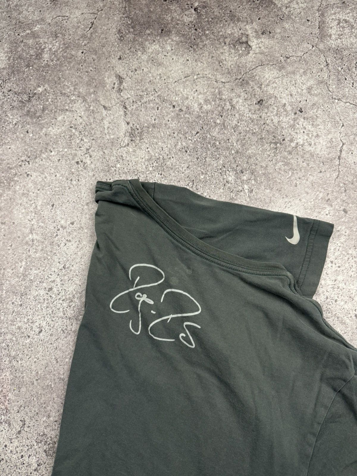 Nike Vintage Nike Roger Federer Signature T Shirt Big Logo Faded Size US L / EU 52-54 / 3 - 4 Thumbnail