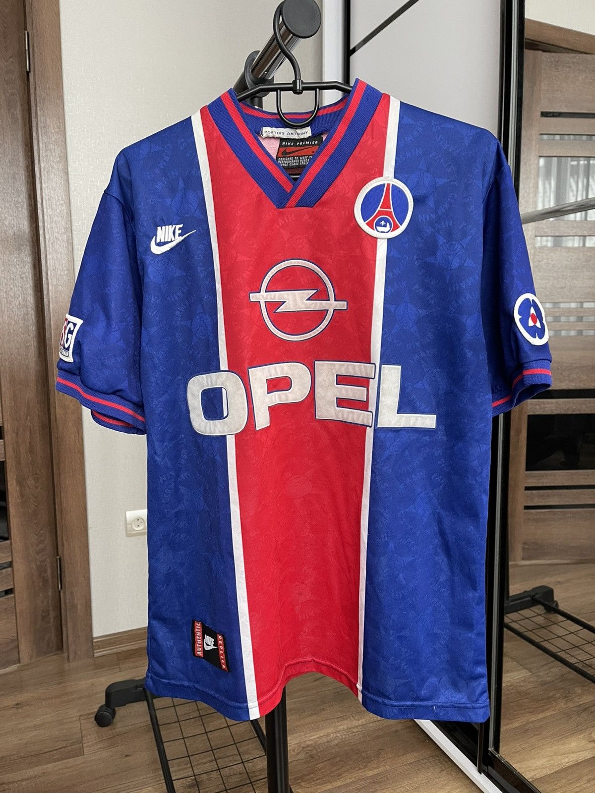 Nike 1995/1996 Nike Paris Saint Germain PSG Vintage Soccer Shirt Size US S / EU 44-46 / 1 - 3 Thumbnail
