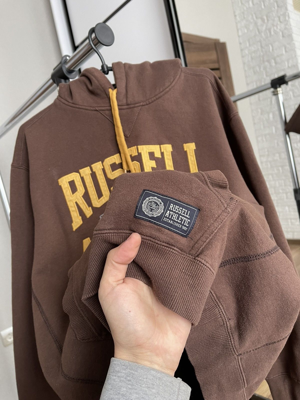 Russell Athletic Russell Athletic Vintage Brown Hoodie Embroidered Logo 90s Size US L / EU 52-54 / 3 - 6 Thumbnail