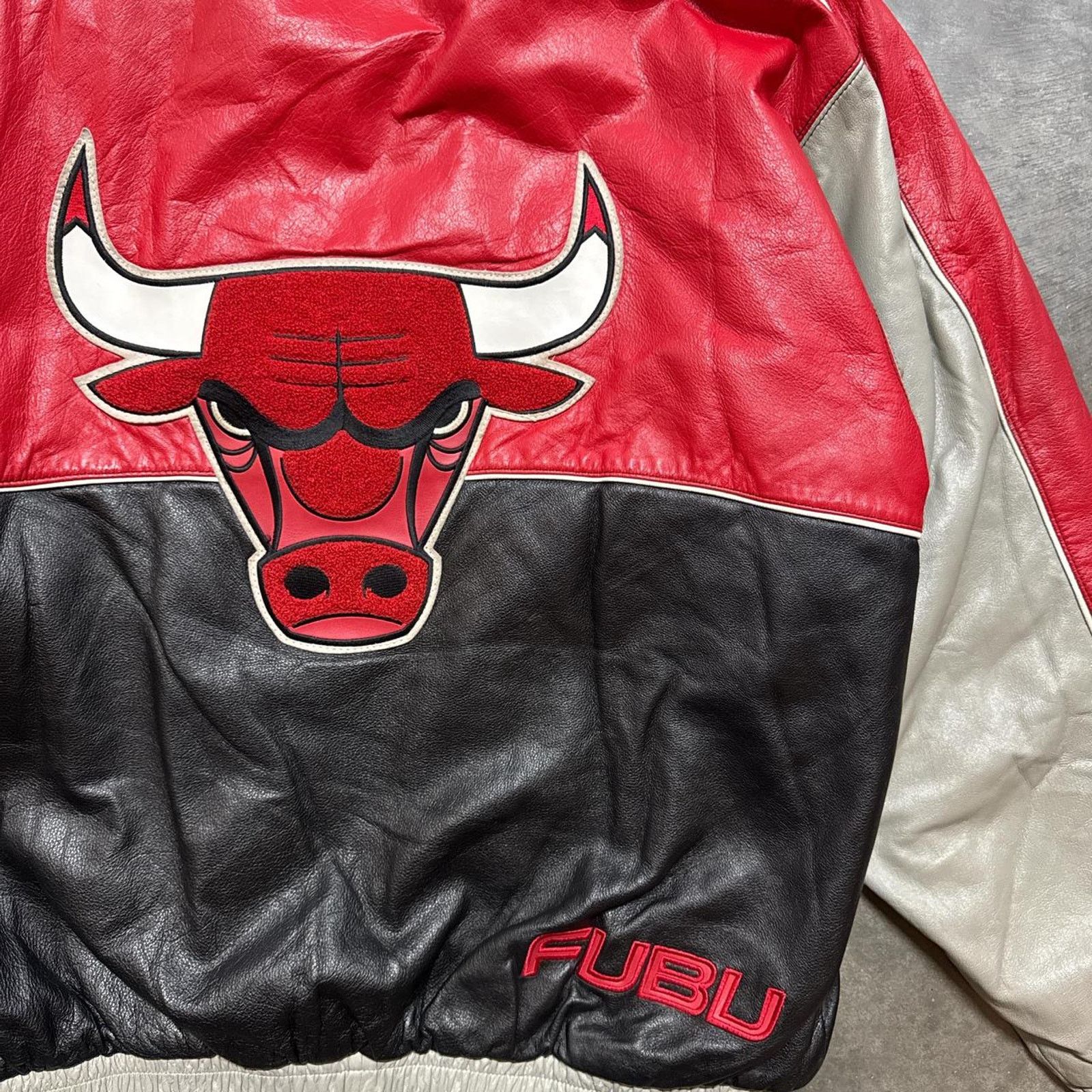 Fubu × Vintage Vintage 2000s Fubu Chicago Bulls NBA Rap Leather Jacket Size US L / EU 52-54 / 3 - 2 Thumbnail