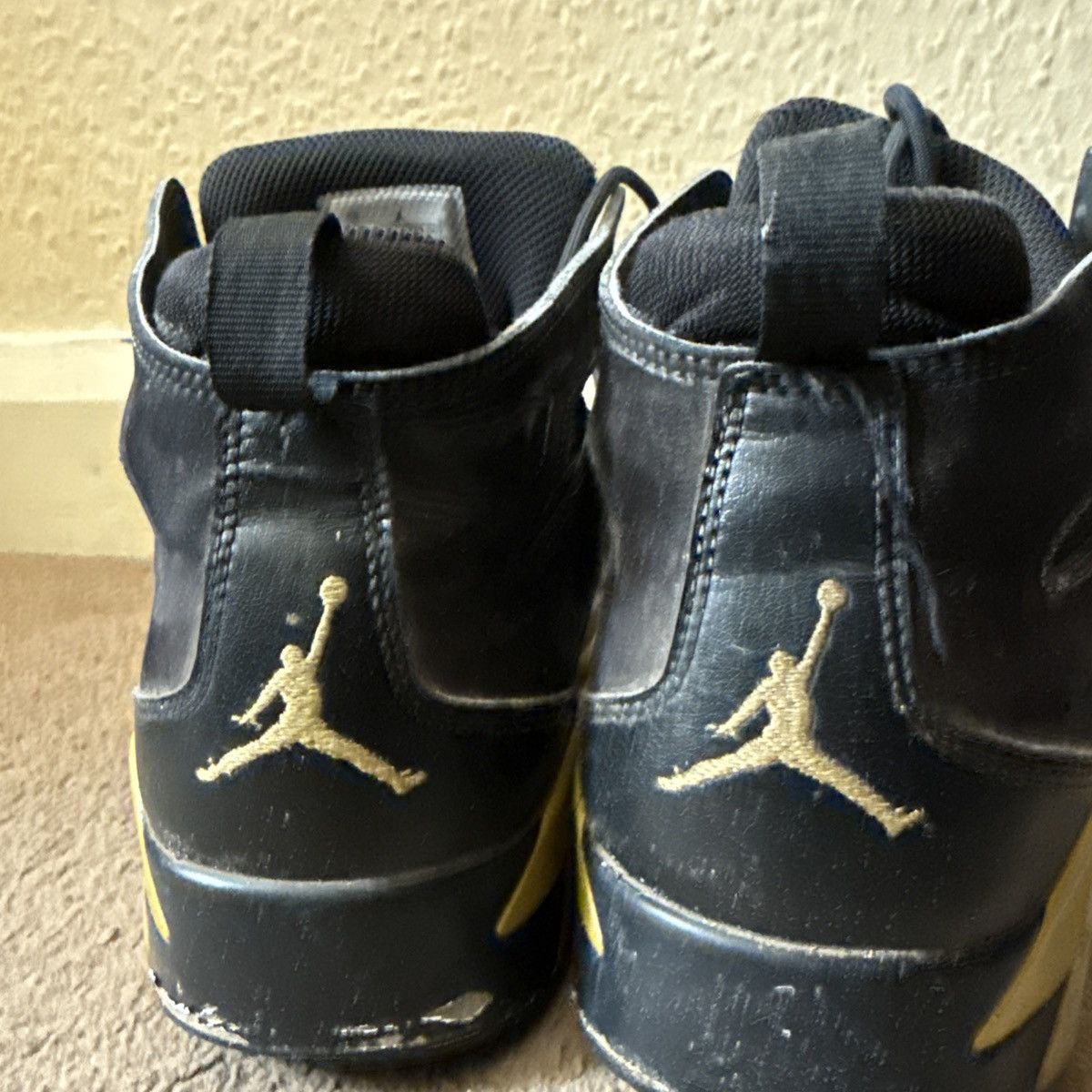 Nike Black and gold air jordans Size US 10 / EU 43 - 5 Thumbnail