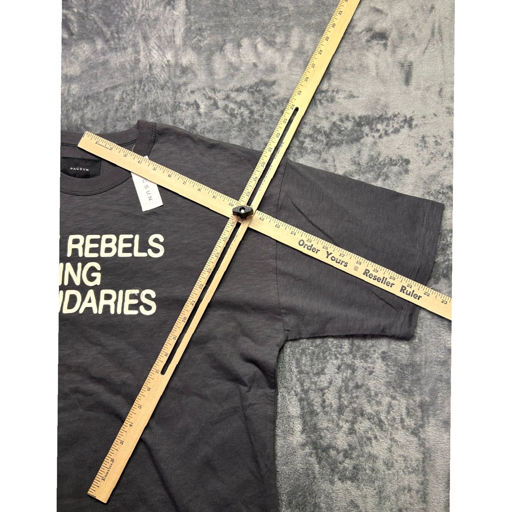Pacsun PacSun T-Shirt Graphic Love Rebels Defying Boundaries Gray Short Sleeve Men L NWT Vintage? No Size US L / EU 52-54 / 3 - 5 Thumbnail
