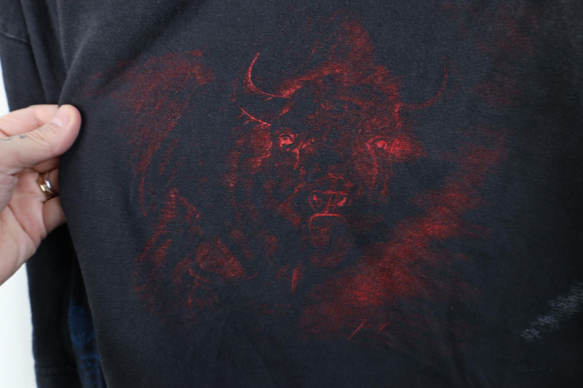 Vintage Vintage 90s Y2K Native American Bison Buffalo Print T-Shirt Size US XXL / EU 58 / 5 - 5 Thumbnail