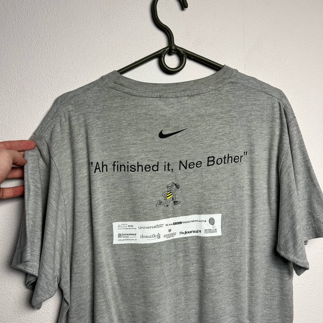 Nike Vintage Nike Run 2004 Big logo streetwear tee Size US L / EU 52-54 / 3 - 7 Thumbnail