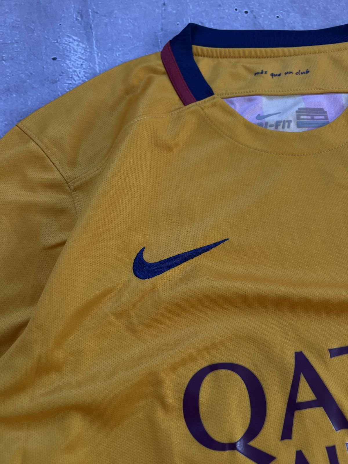 Nike BARCELONA 2015/2016 SHIRT NIKE SOCCER JERSEY SIZE M Size US M / EU 48-50 / 2 - 4 Thumbnail