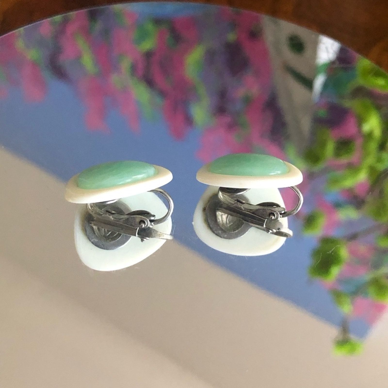 Vintage Vintage 70s green and white lucite clip on earrings Size ONE SIZE - 6 Thumbnail