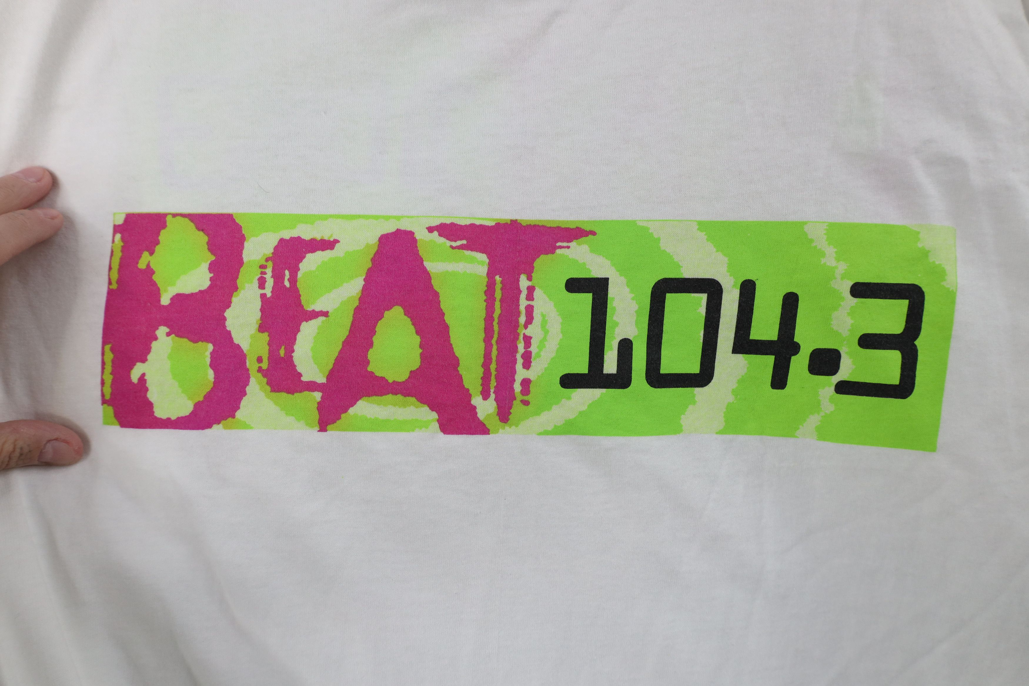 Vintage Vintage 90s Streetwear Radio Hip Hop Rap Tee T-Shirt White Size US XL / EU 56 / 4 - 4 Thumbnail