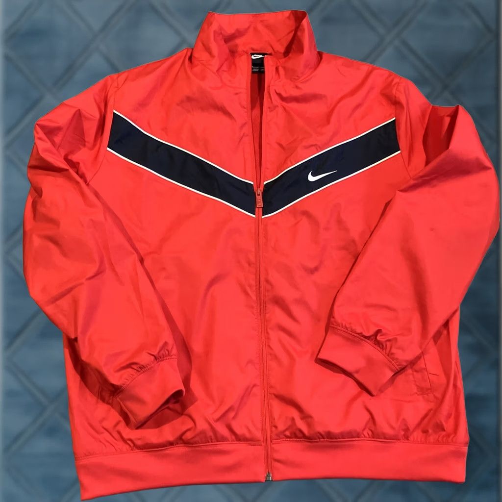 Nike VINTAGE Nike Windbreaker Jacket XL Red Full Zip Windbreaker Men's Sports Jacket Size US XL / EU 56 / 4 - 1 Thumbnail