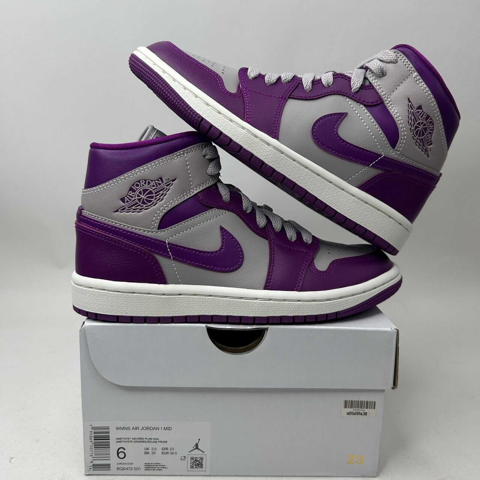 Jordan Brand Nike Air Jordan 1 Retro Mid WMNS “Magenta” 2023 Size US 6 / IT 36 - 1 Thumbnail