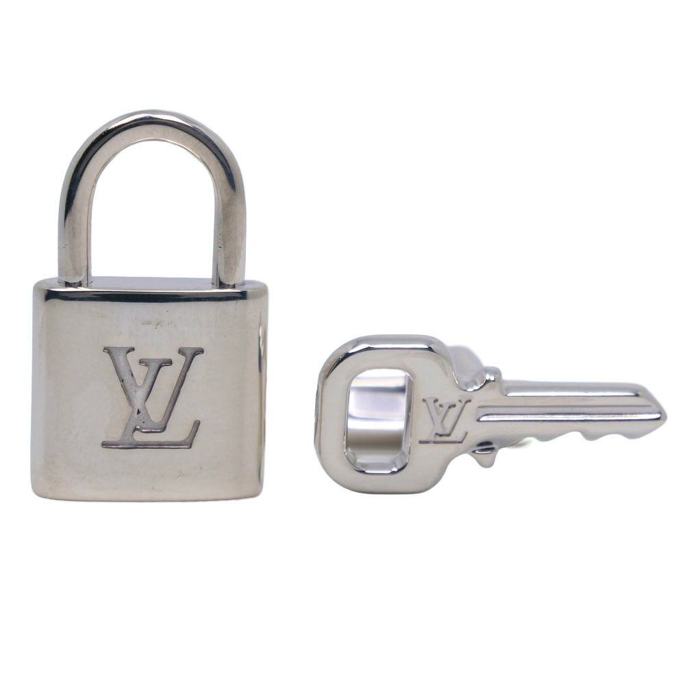 Louis Vuitton Louis Vuitton Louis Vuitton Boutons de Manchette Cadenas et Clé Silver 925 Cufflinks Precious Metal Cufflinks M64600 DUTY FREE for USA Size ONE SIZE - 1 Thumbnail