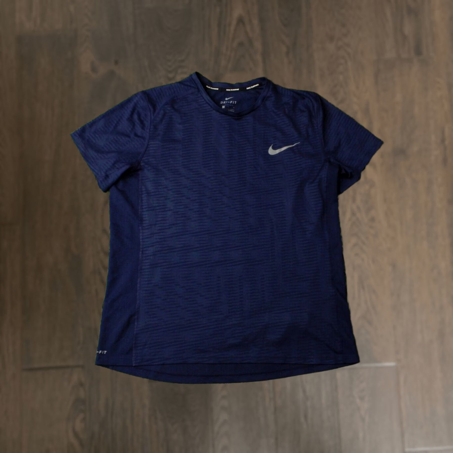 Nike Nike Running Miler 2017 Shirt Men L Navy Blue Dri-FIT Jersey T-Shirt Short Sleeve Training Activewear Size US L / EU 52-54 / 3 - 1 Thumbnail