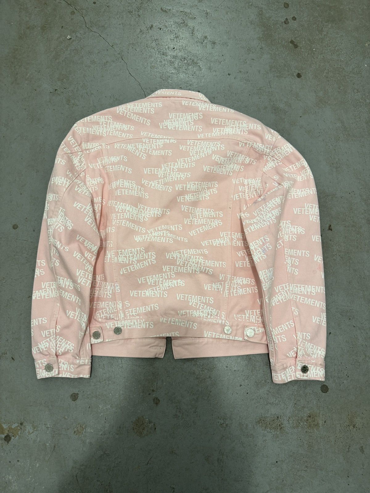 Vetements *RARE* VETEMENTS GVASALIA STAMP AOP DENIM JACKET Size US M / EU 48-50 / 2 - 2 Thumbnail