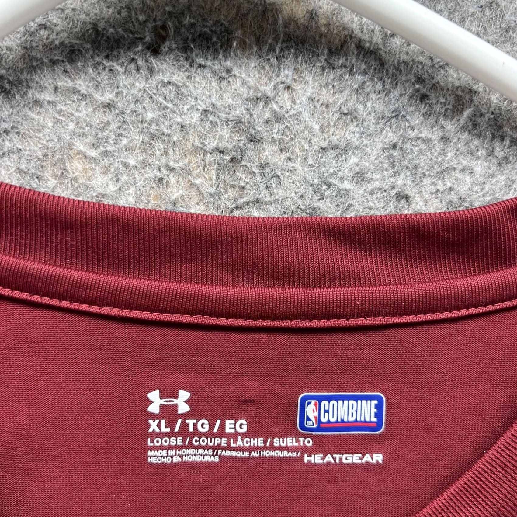Under Armour Under Armour Shirt Men XL Red Cleveland Cavaliers Jersey Cotton Short Sleeve Crew Neck Logo VINTAGE? Size US XL / EU 56 / 4 - 4 Thumbnail
