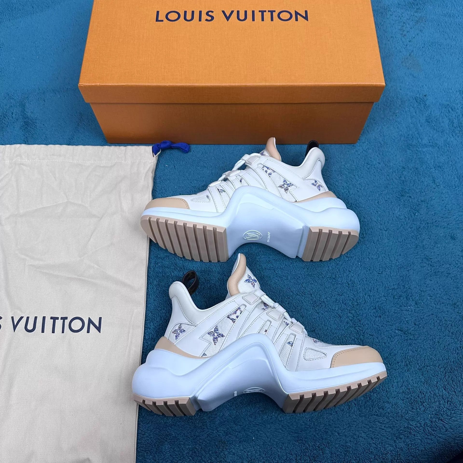 Louis Vuitton LV Trainer 1.0 Beige EU 35.5 Size US 5 / IT 35 - 3 Thumbnail