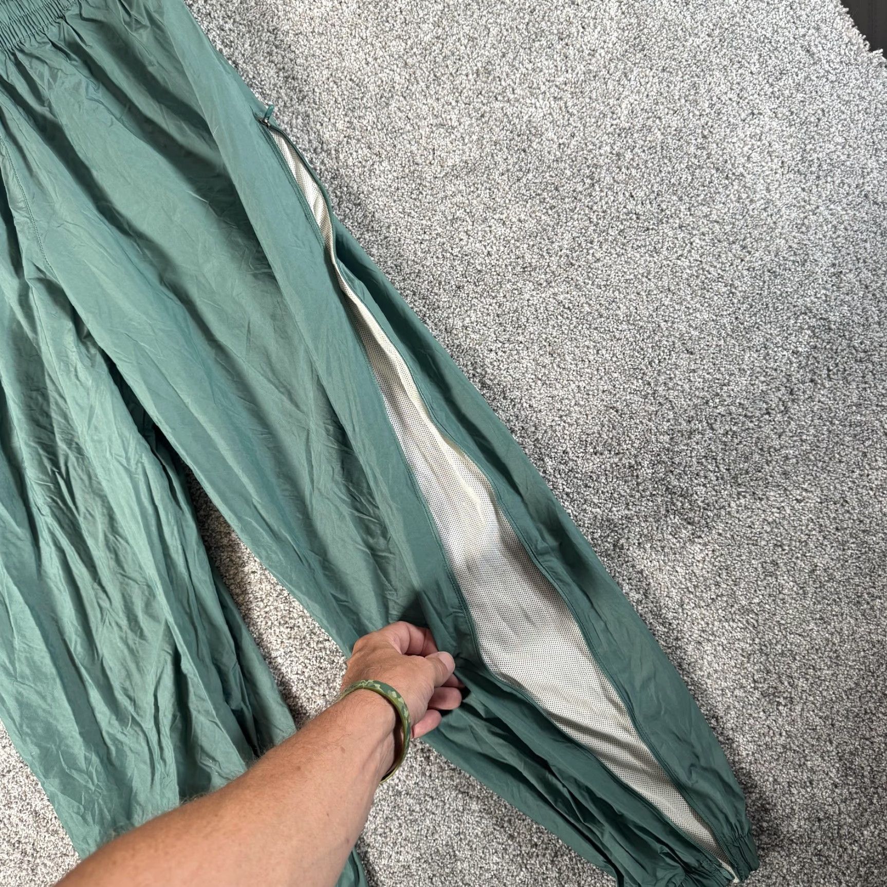 Nike Nike Track Pants XL Windbreaker Zip Leg Elastic Cuff Swoosh Nylon Retro Sporty Size 40" / US 18 - 3 Thumbnail