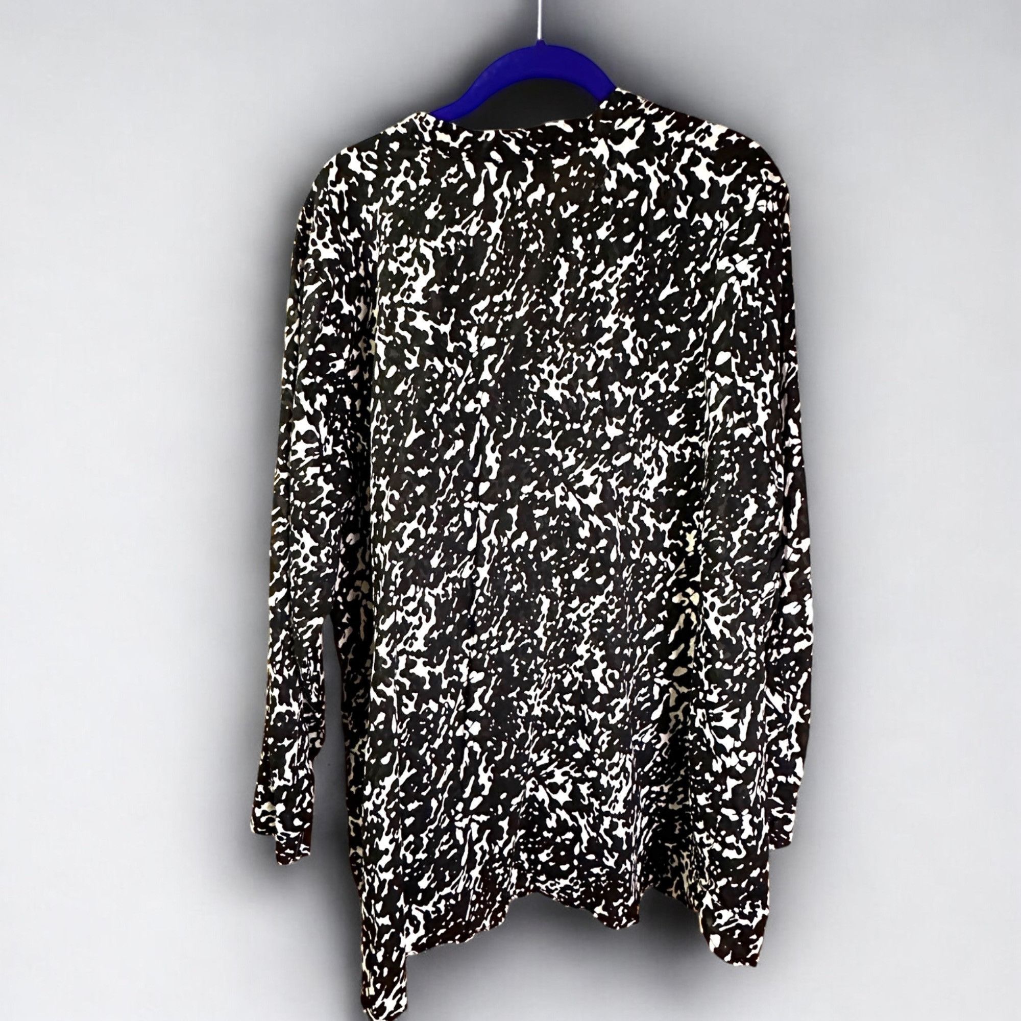 Designer Dana Buchman Womens 2X Black & White Print Blouse EUC Profes Size XXL / US 16-18 / IT 52-54 - 2 Thumbnail
