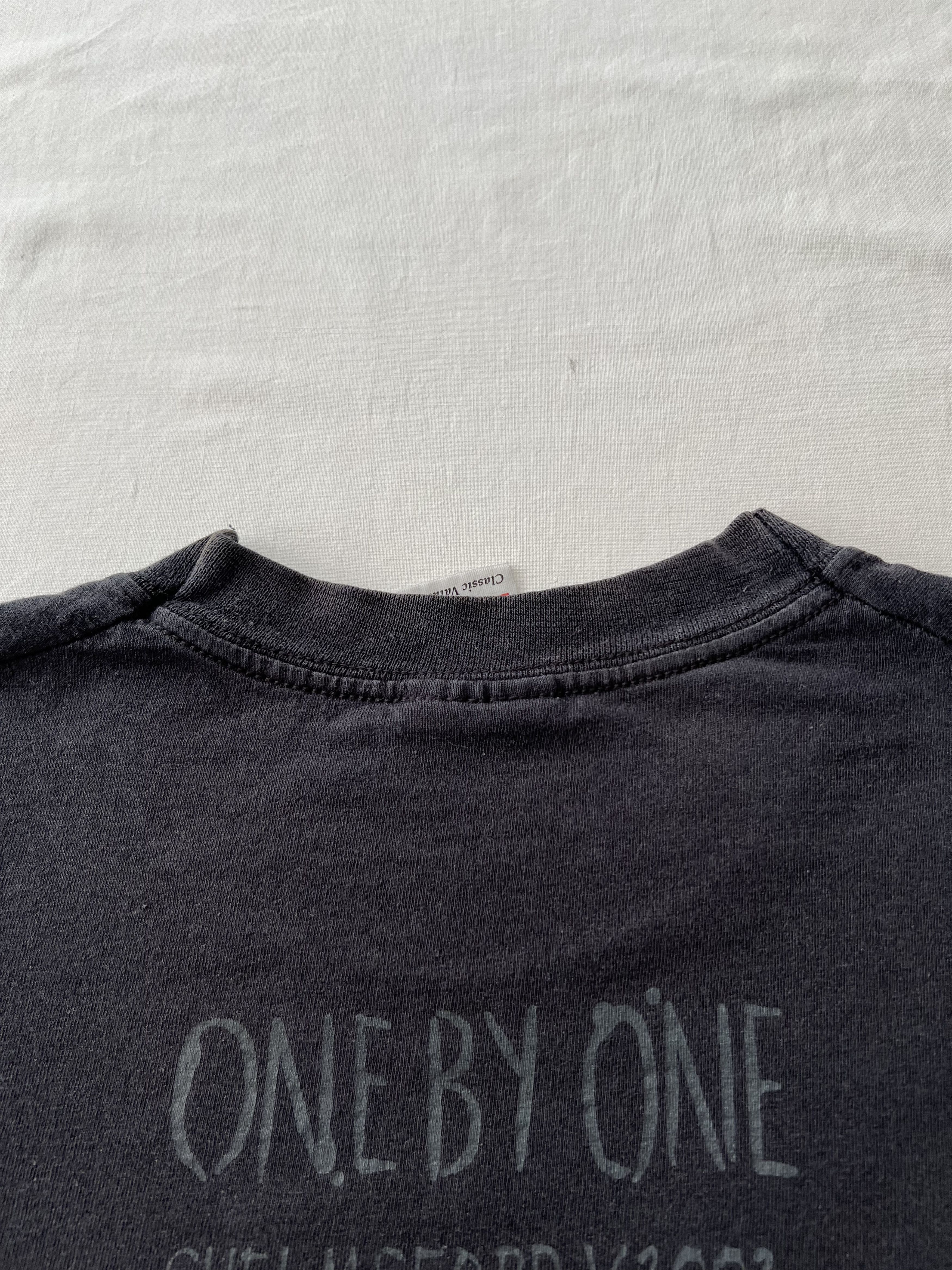 Band Tees Vintage 2003 Foo Fighters One By One Black T-shirt Size US M / EU 48-50 / 2 - 17 Thumbnail