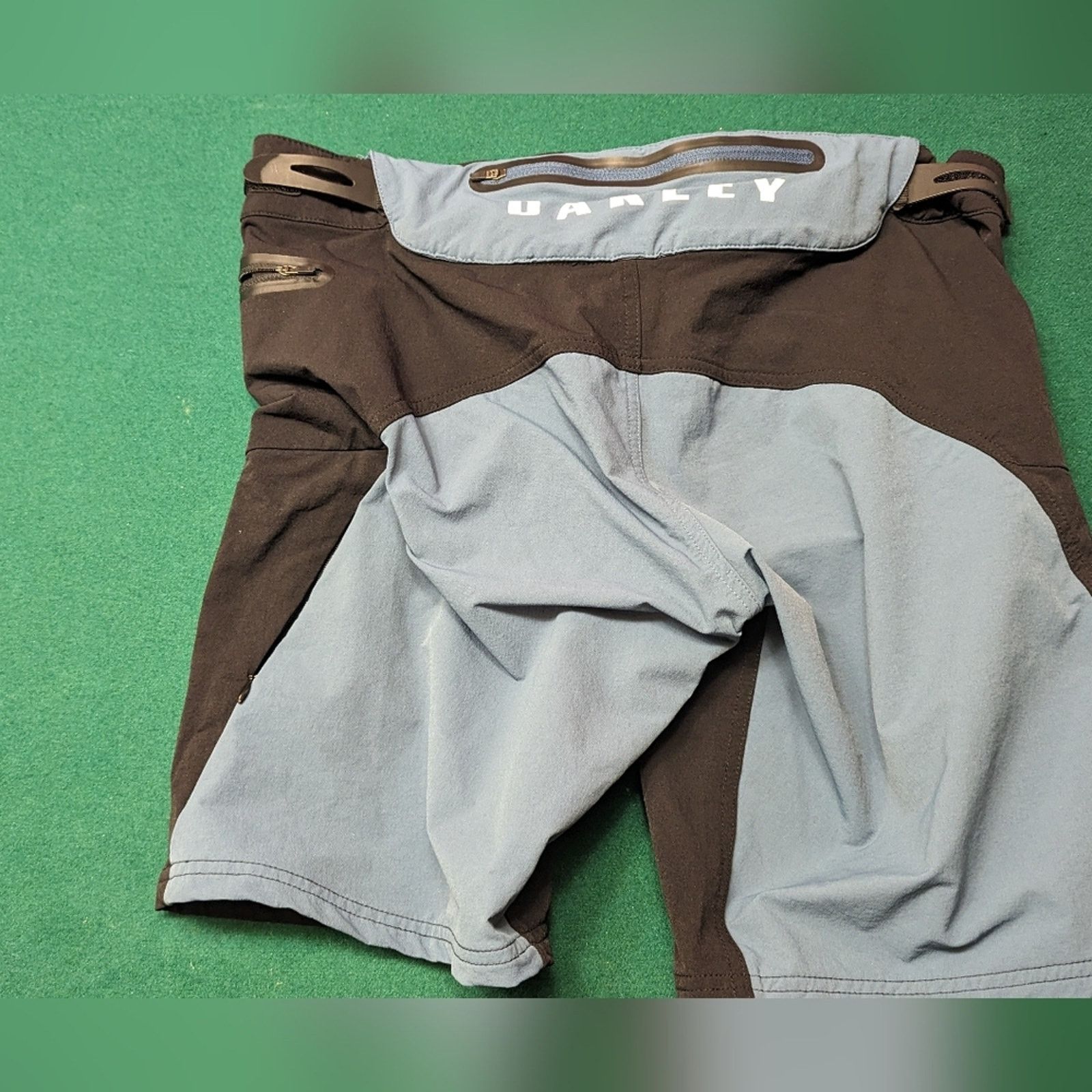 Oakley Oakley mountain bike shorts, men's small, 9 inch inseam Size US 30 / EU 46 - 3 Thumbnail