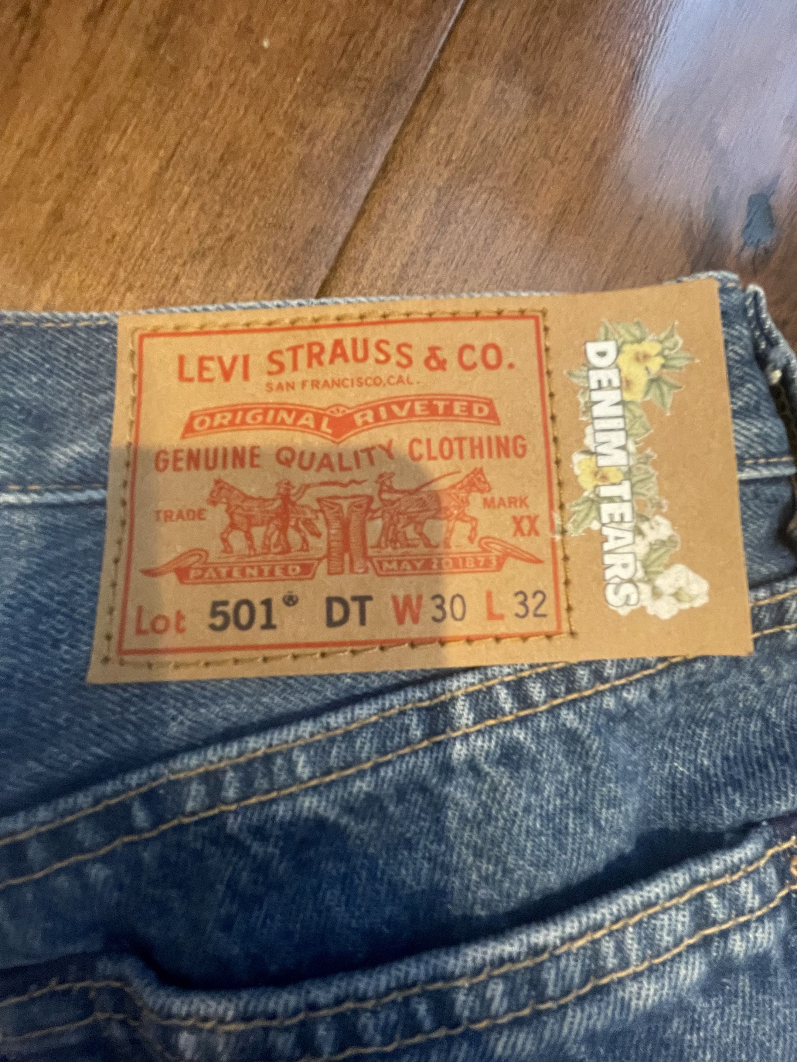 DENIM TEARS × Levi's Denim Tears x Levi's Cotton Wreath Jean Dark Wash Size US 30 / EU 46 - 3 Thumbnail