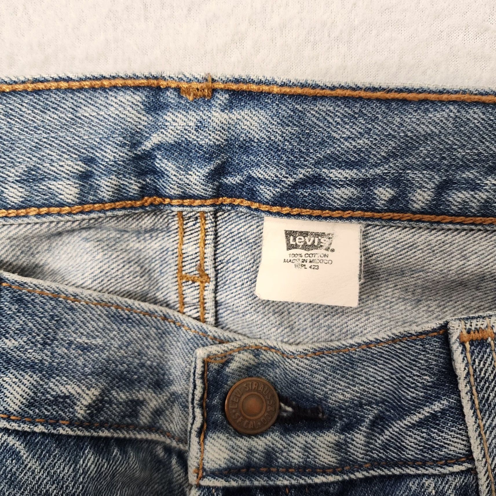 Levi's VINTAGE Levi's 501 Jeans Men 38x32 Distressed Blue Fade Whiskering 00501-2645 WPL 423 Size ONE SIZE - 7 Thumbnail