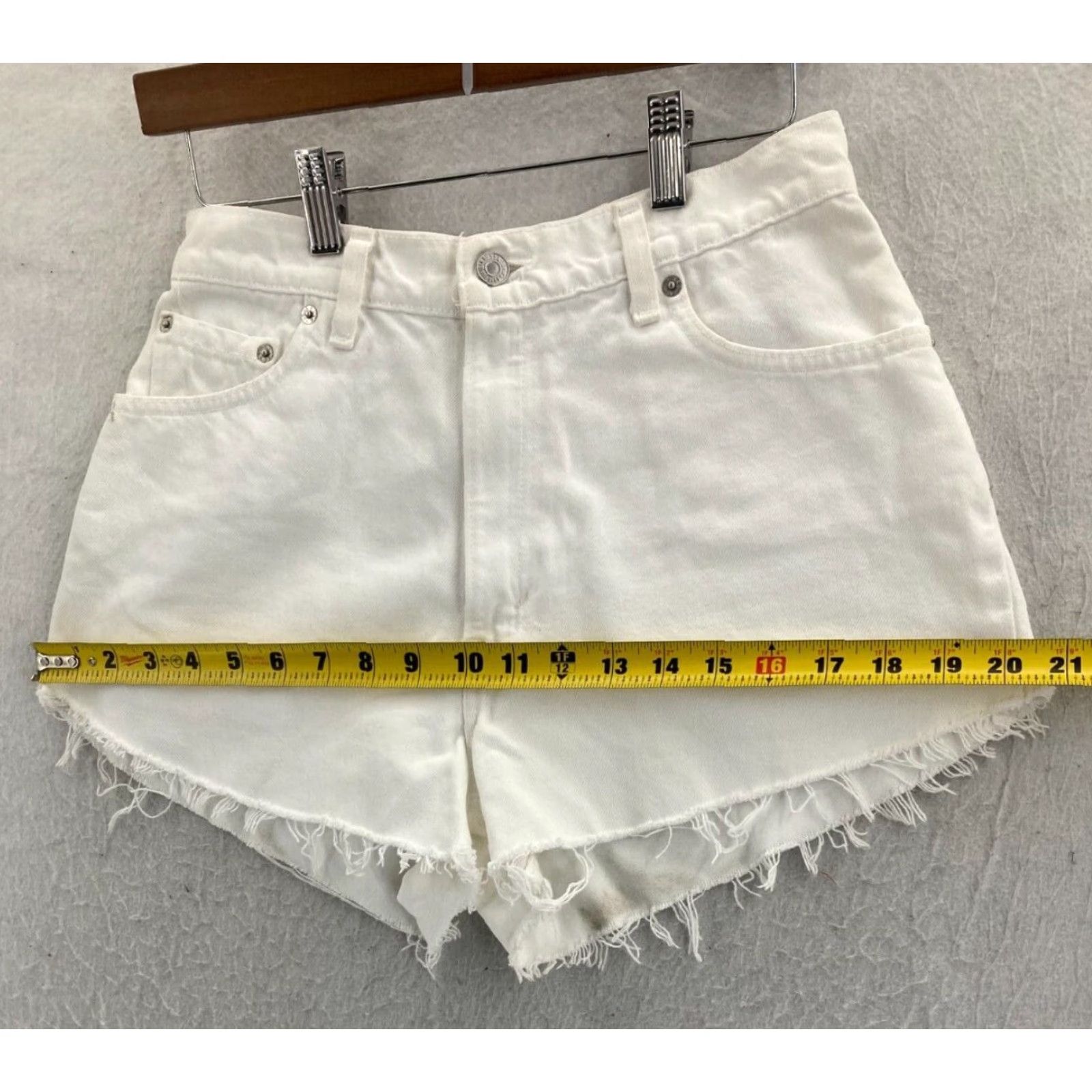 Levi's Womens Levis 550 Shorts High Rise White Denim Raw Hem Extra Large XL Size 32" / US 10 / IT 46 - 3 Thumbnail