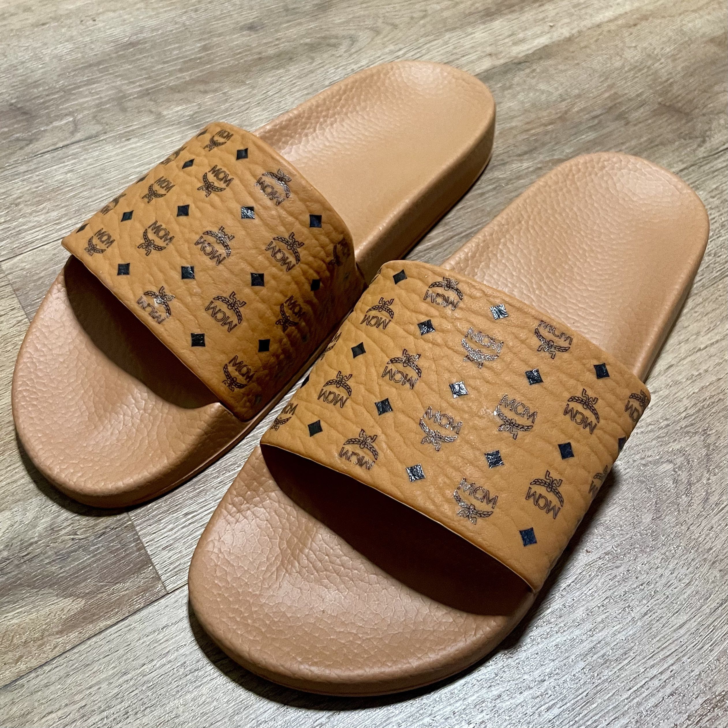 MCM MCM Monogram Slides Size US 9 / EU 42 - 2 Thumbnail