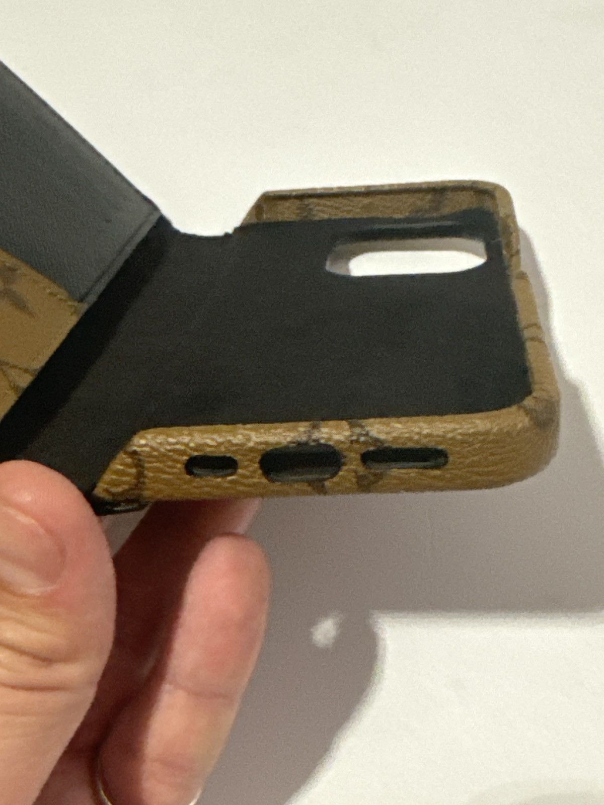 Louis Vuitton Louis Vuitton Folio Iphone 14/15 Pro Model ONLY Size ONE SIZE - 7 Thumbnail