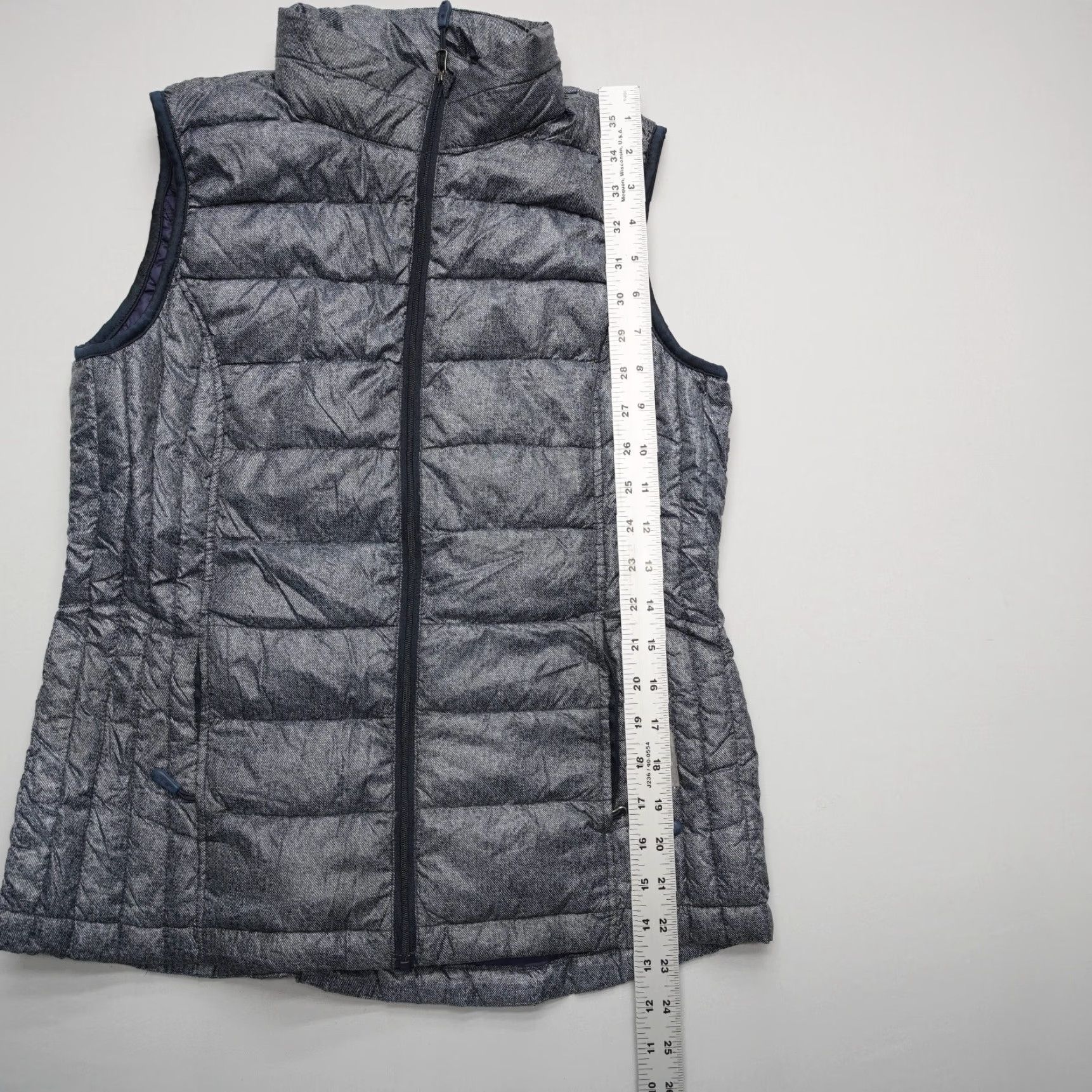 Vintage 32 Degrees Down Puffer Vest Womens Small Gray Zip Insulated Lightweight Outdoor Vest - No Sleeves Mid-Length #Hiking #Travel Mens Womens Girls Boys Size S / US 4 / IT 40 - 6 Thumbnail