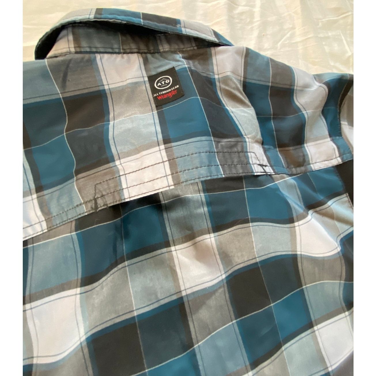 Wrangler NWT Wrangler ATG All Terrain Gear Vented Blue Plaid Shirt, M Size US M / EU 48-50 / 2 - 5 Thumbnail