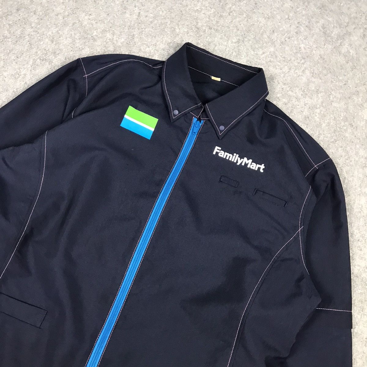 Japanese Brand Vintage Family Mart zipper jacket Size US M / EU 48-50 / 2 - 3 Thumbnail