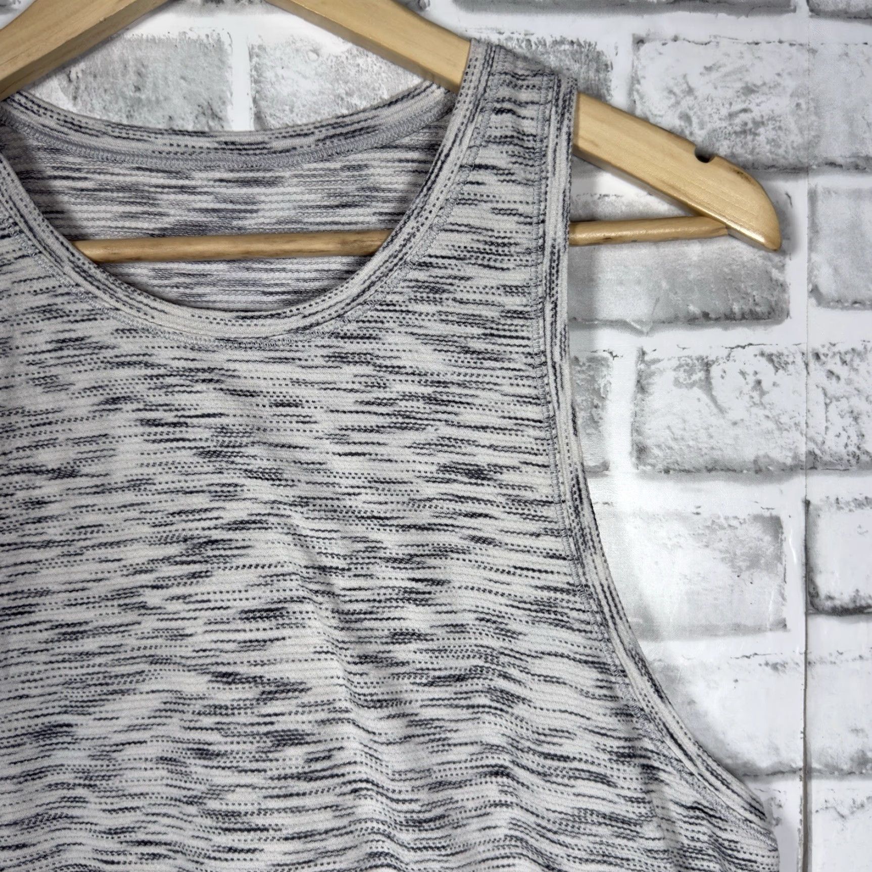 Lululemon Lululemon White Athletic Tank Top Womens Size M Size M / US 6-8 / IT 42-44 - 2 Thumbnail