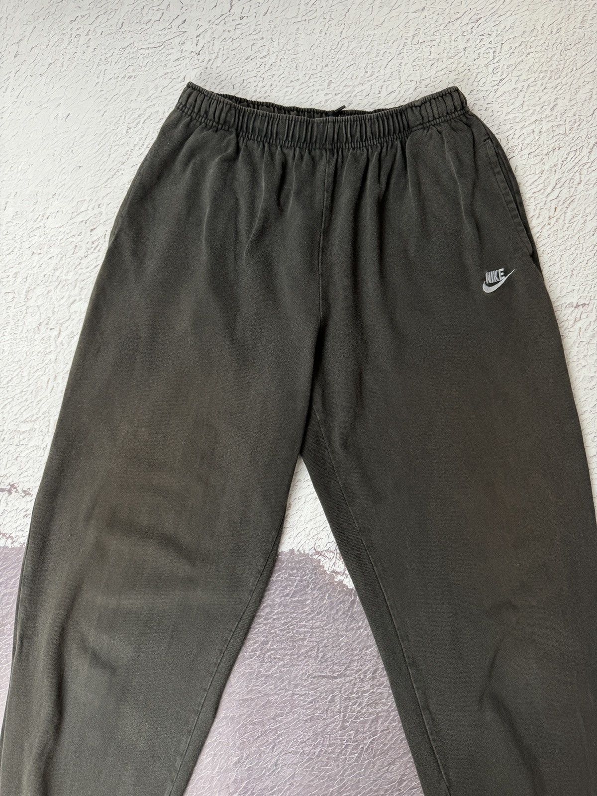 Nike Nike vintage 90s faded black sweatpants logo swoosh Size US 34 / EU 50 - 6 Thumbnail