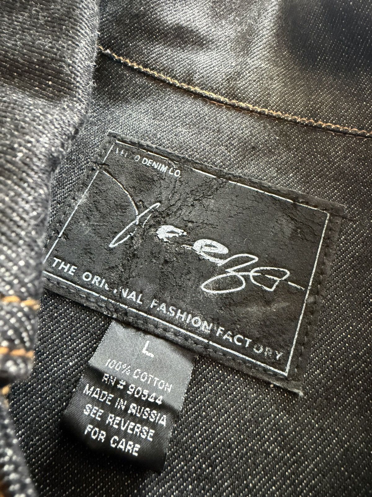 Vintage Vintage Veezo Denim Chore / Trucker Denim Jacket Sz L Russia Size US L / EU 52-54 / 3 - 2 Thumbnail
