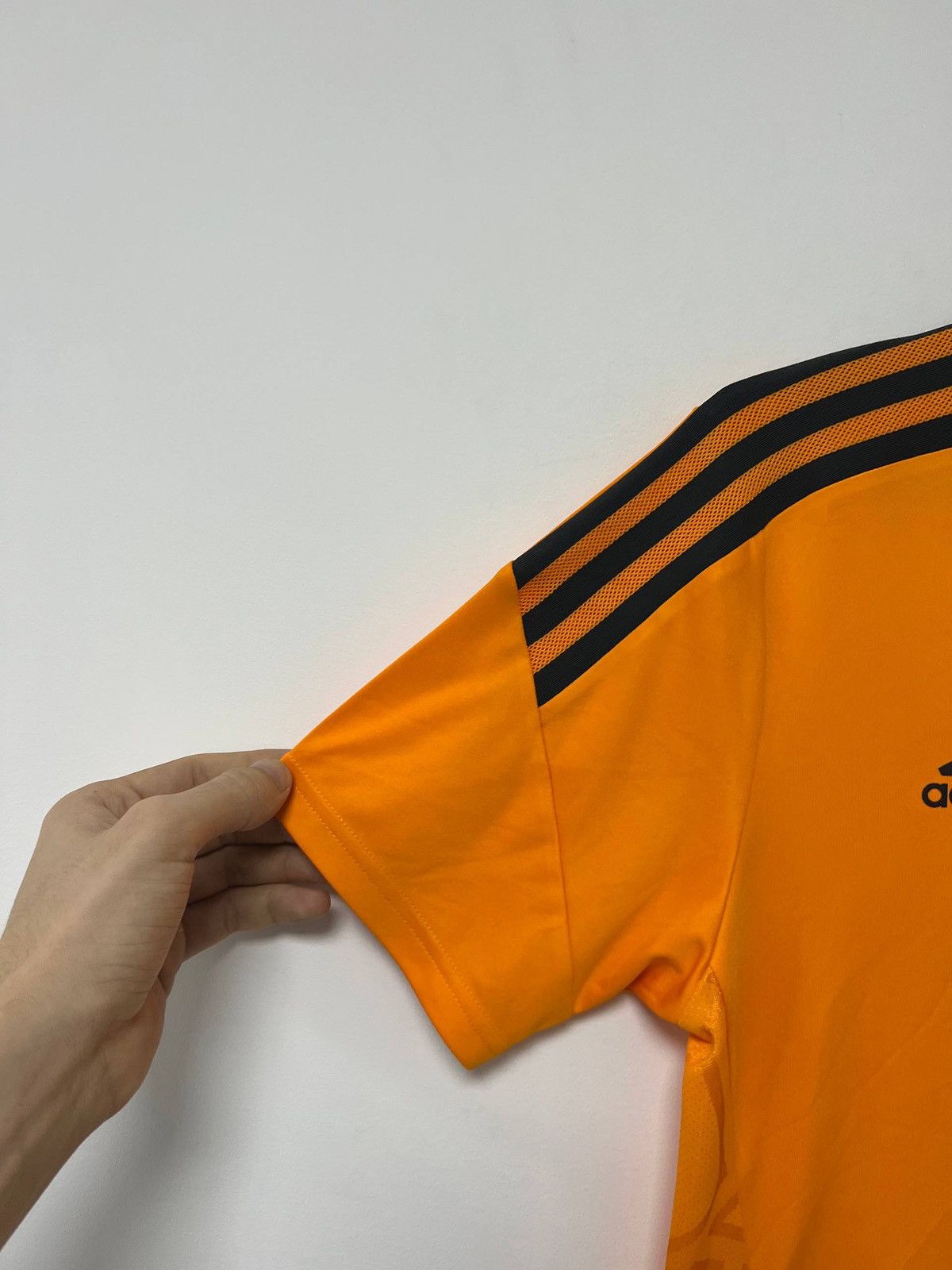 Adidas Leeds United 2022/2023 Training Football Shirt Adidas S Size US S / EU 44-46 / 1 - 3 Thumbnail
