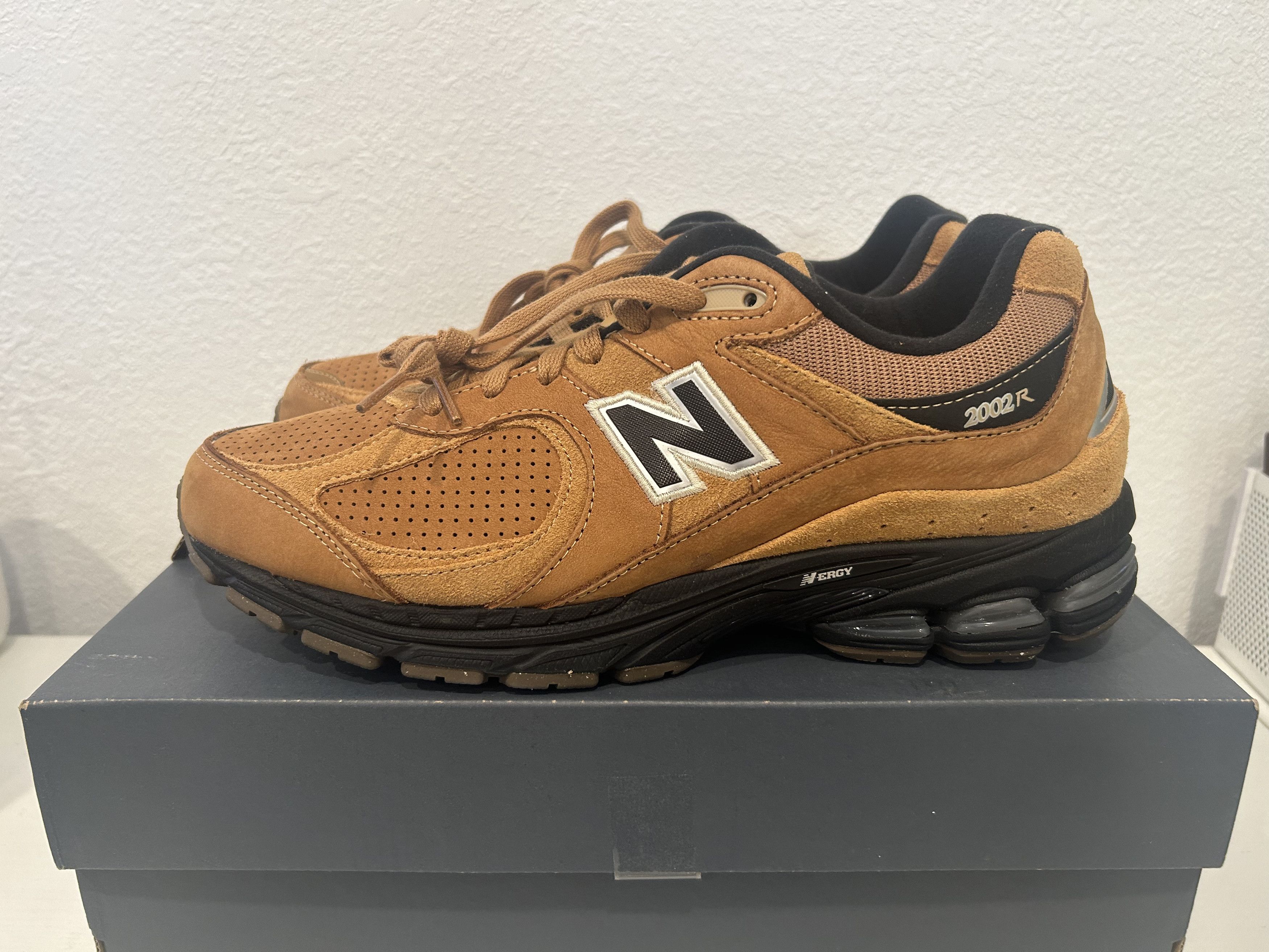 New Balance New Balance 2002R Tobacco Size US 10.5 / EU 43-44 - 2 Thumbnail