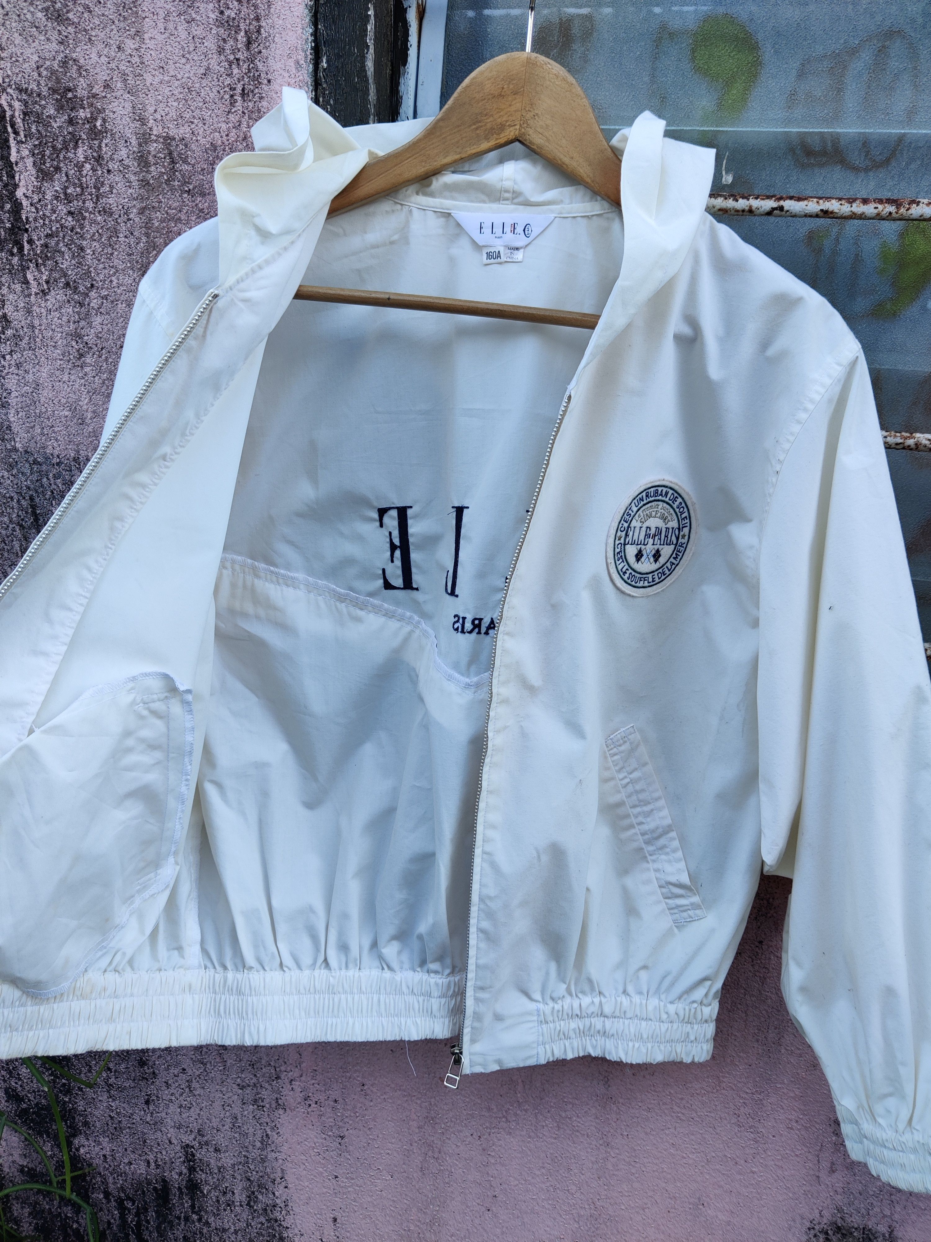 Japanese Brand Vintage Elle Paris Spell Out Embroided Windbreake Hoodie Size US M / EU 48-50 / 2 - 5 Thumbnail