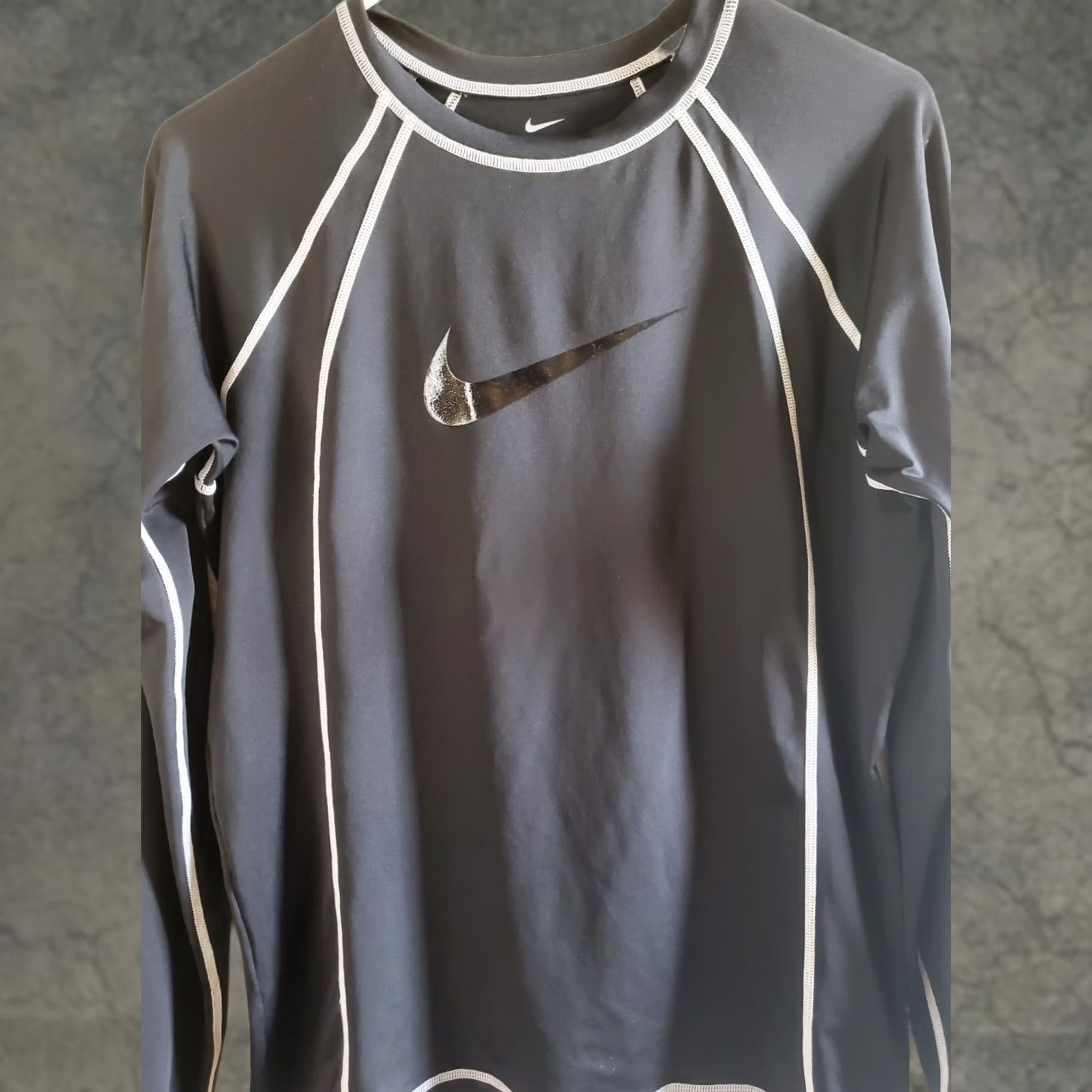 Nike NIKE Swim Hydro UV Women's L Black SPF50+ Long Sleeve Swim Top Size L / US 10 / IT 46 - 1 Thumbnail