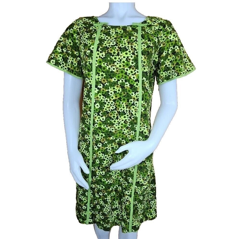 Vintage Vintage Dianes Honolulu Hawaiian Dress Sz S Green Flower Pow Size S / US 4 / IT 40 - 1 Thumbnail