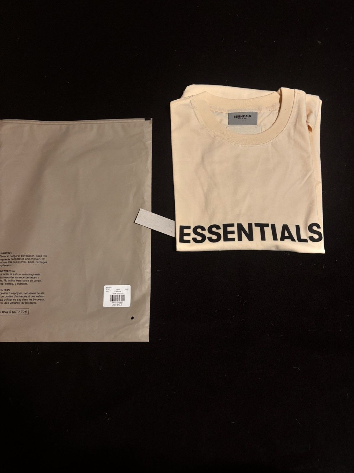 Essentials Essentials fear of god boxy tee shirt cream applique logo Size US XS / EU 42 / 0 - 4 Thumbnail