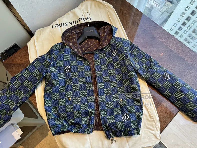 Louis Vuitton Louis Vuitton Monogram & Damier reversible windproof jacke Size US M / EU 48-50 / 2 - 1 Thumbnail
