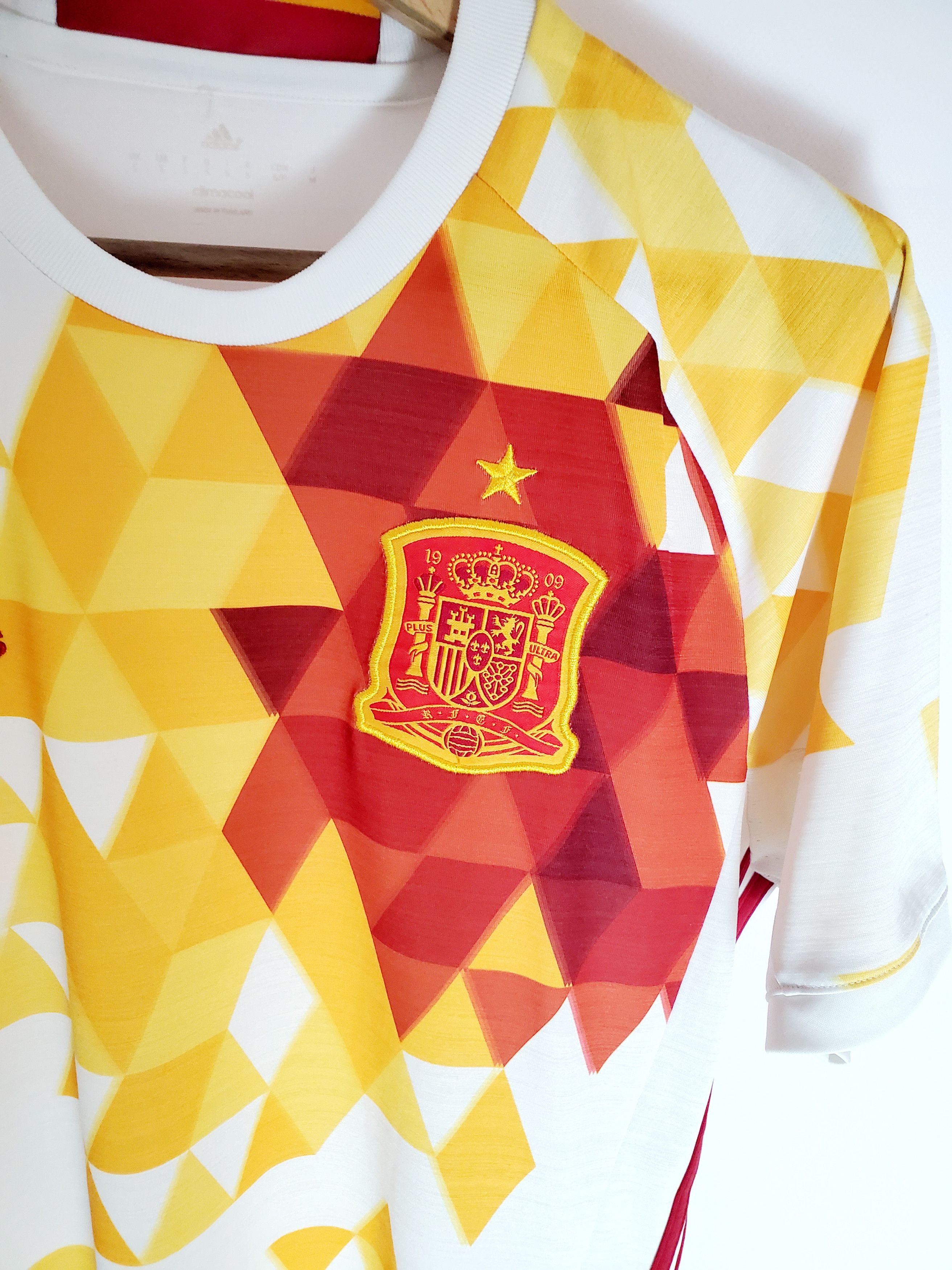 Adidas Spain National 2015 2017 Away Soccer Jersey size S Size US S / EU 44-46 / 1 - 2 Thumbnail