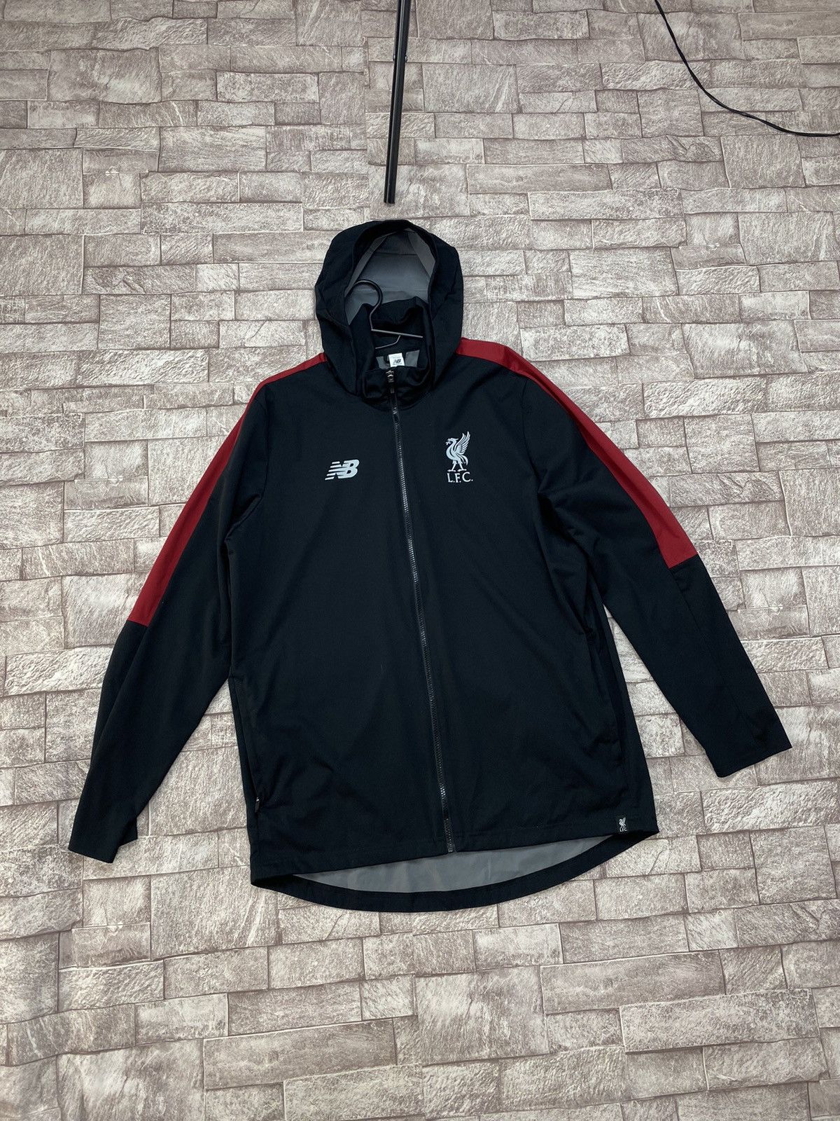 New balance liverpool vest best sale