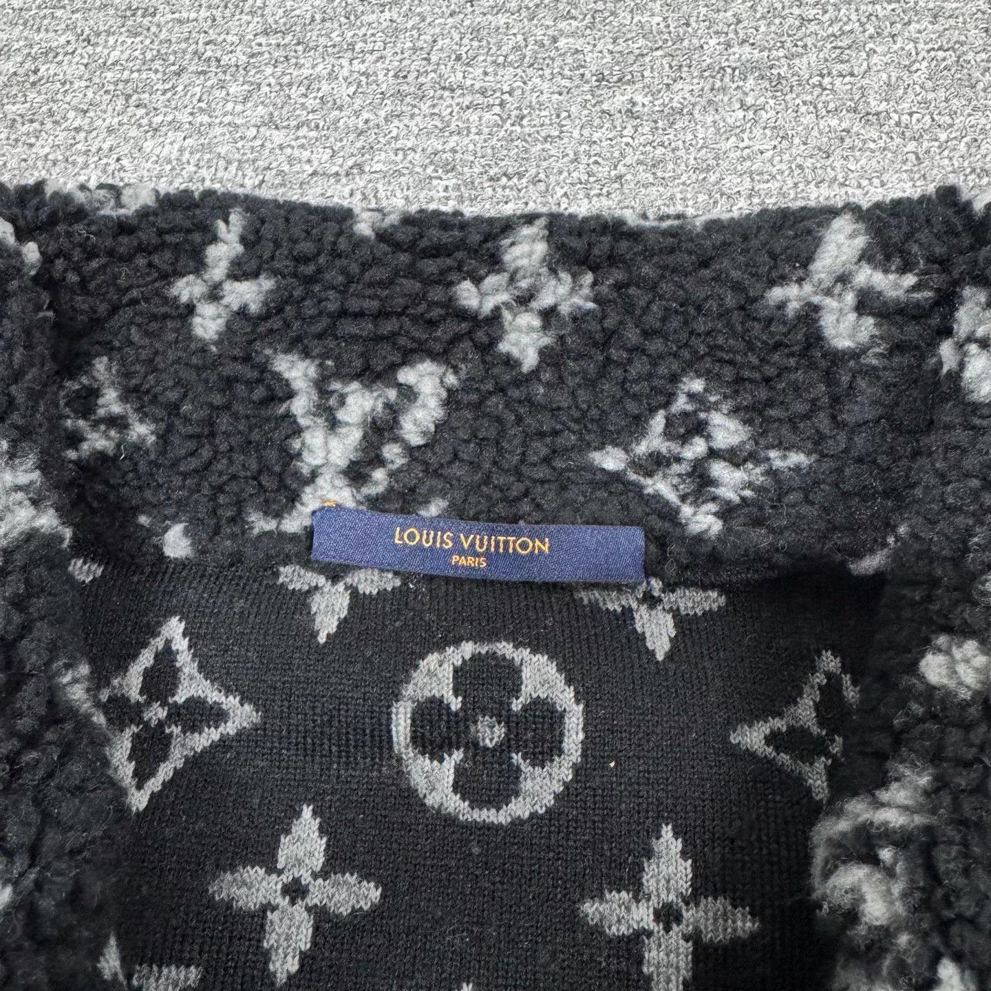 Louis Vuitton LV Monogram All Over Print Teddy Fleece Zip Jacket L Size L / US 10 / IT 46 - 5 Thumbnail