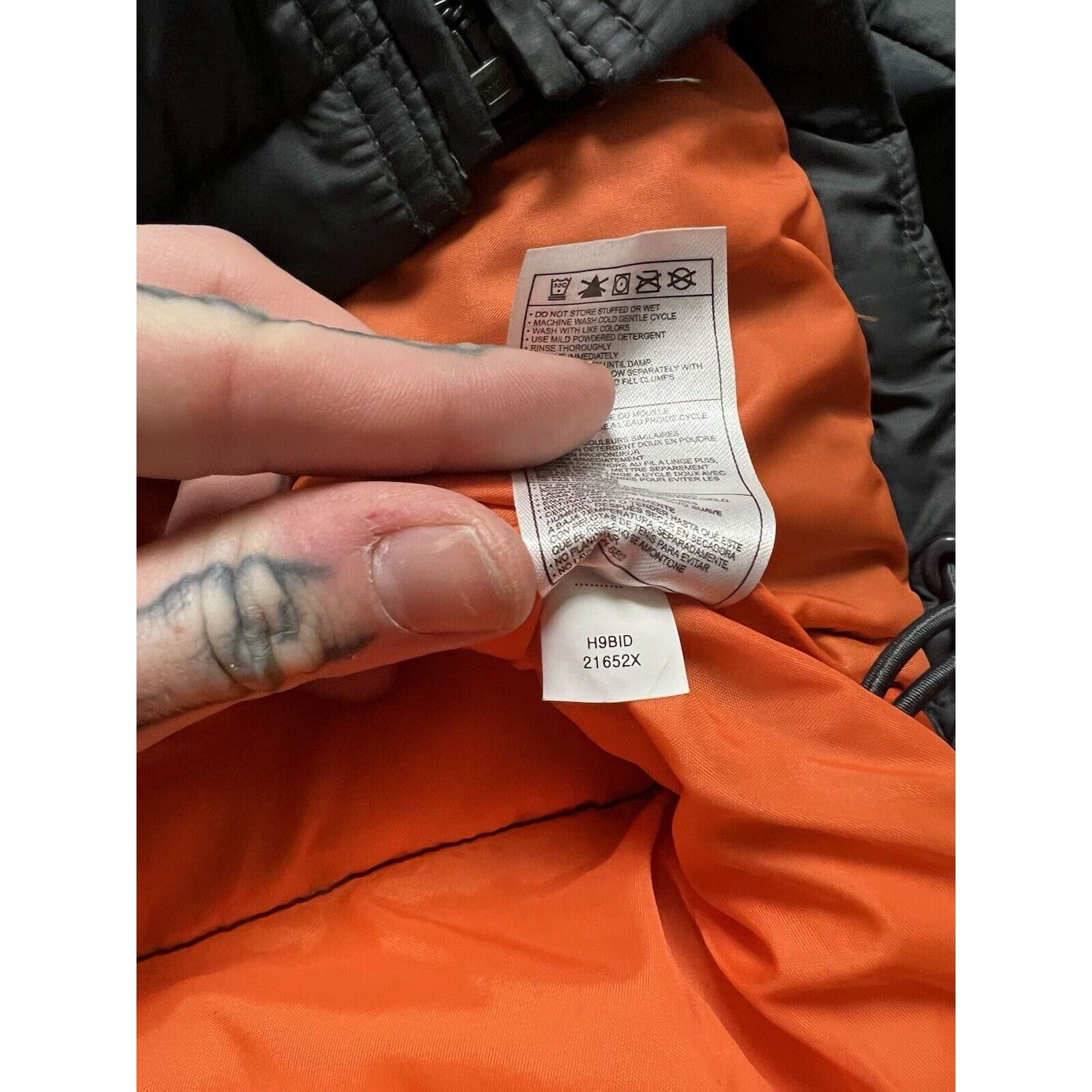 Nike 2009 Nike SF Giants Puffer Down Jacket, Black/Orange Women’s Size S / US 4 / IT 40 - 8 Thumbnail