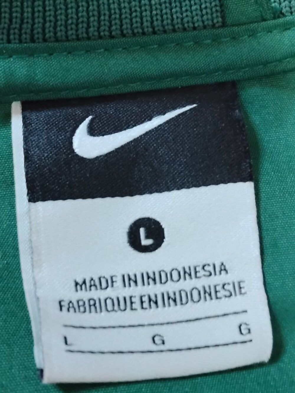 Nike Vintage Nike Mid Swoosh Oregon Ducks Windbreaker Jacket Size US L / EU 52-54 / 3 - 3 Thumbnail