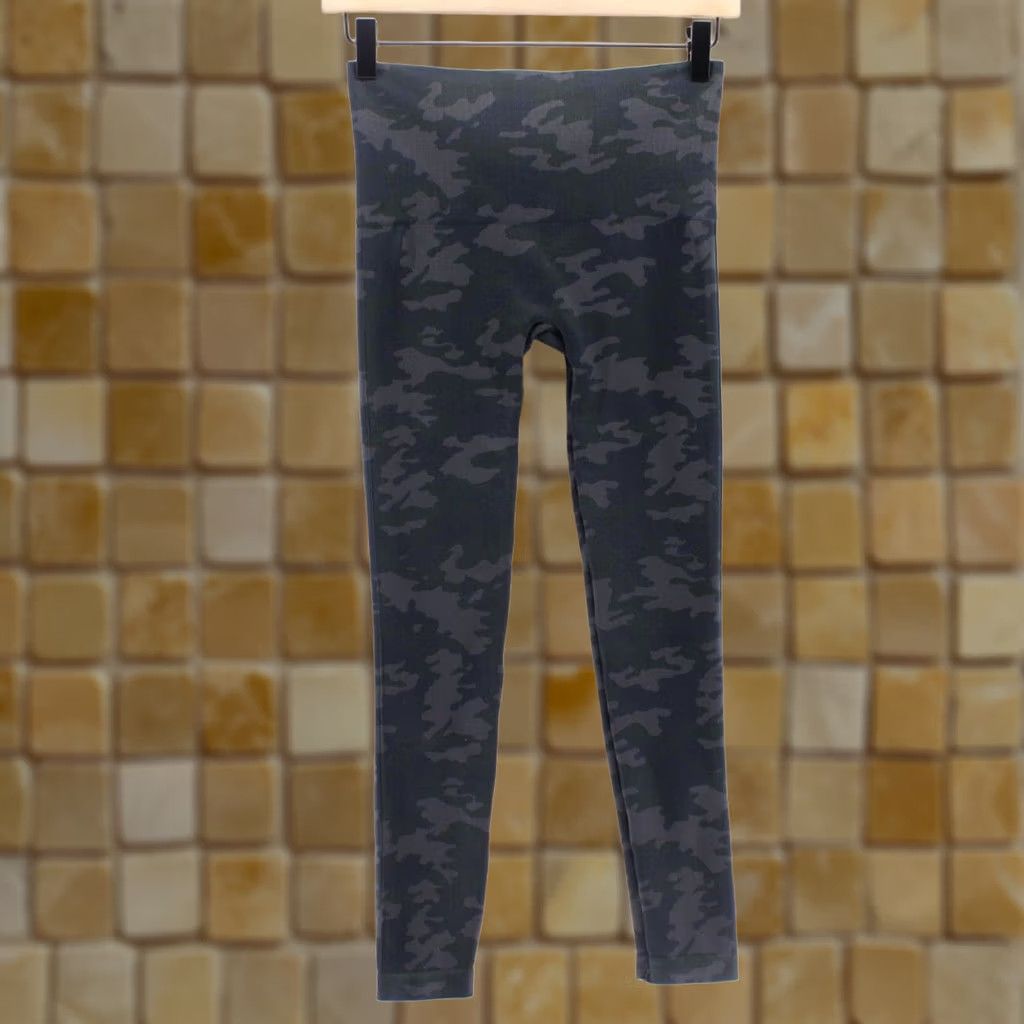 Spanx Spanx Women's Leggings Seamless Black Camo Sz M WW Multi Camouflage Pattern Activewear Yoga Gym Ankle Size 32" / US 10 / IT 46 - 1 Thumbnail