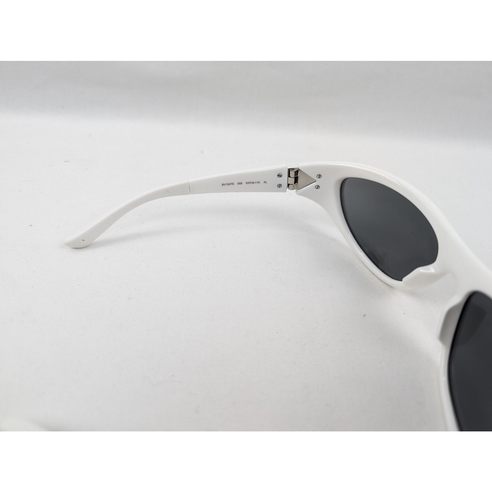 Bottega Veneta o1rshd1 Size: OS / Sungl Case Medium Sunglasses in White Size ONE SIZE - 5 Thumbnail